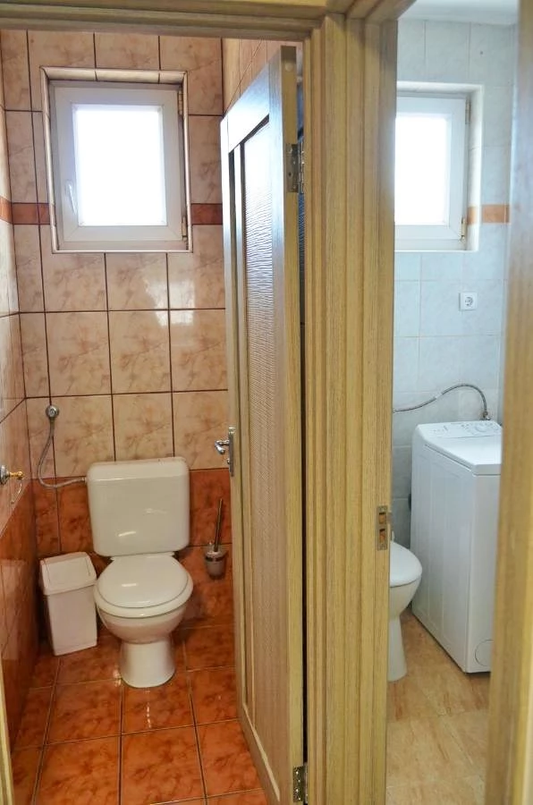  Cazare | Sat de vacanță (K0338-23) Imaginea poate fi supusă drepturilor de autor. Se recomandă contactarea titularului drepturilor.