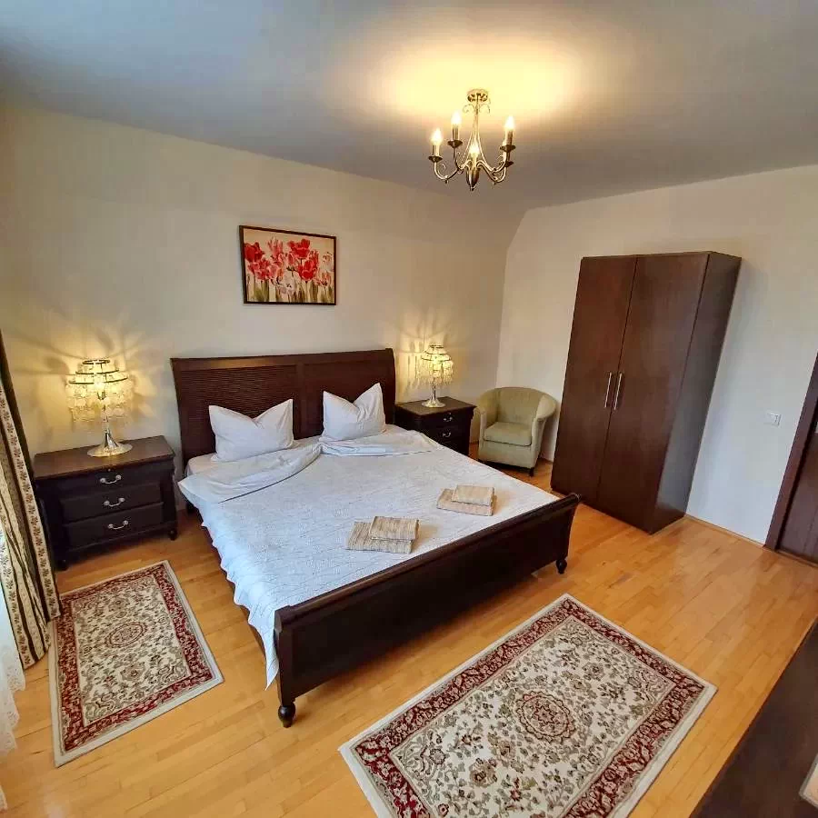 Oradea Cazare | Hotel**** (K0686-10) Imaginea poate fi supusă drepturilor de autor. Se recomandă contactarea titularului drepturilor.