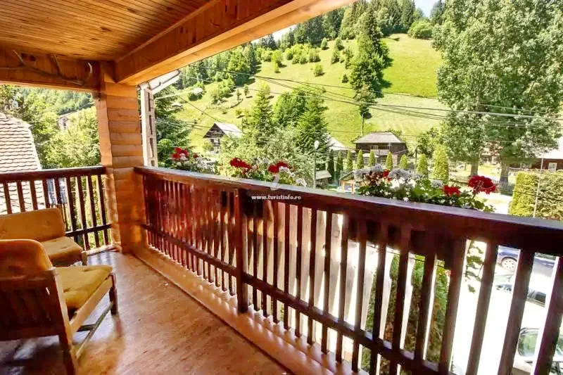 Cazare Moieciu de Sus - Pensiunea Cerbul*** | Felsőmoécs - Szarvas Villa***. Imaginea poate fi supusă drepturilor de autor. Se recomandă contactarea titularului drepturilor.
