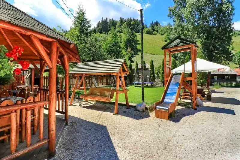 Cazare Moieciu de Sus - Pensiunea Cerbul*** | Felsőmoécs - Szarvas Villa***. Imaginea poate fi supusă drepturilor de autor. Se recomandă contactarea titularului drepturilor.