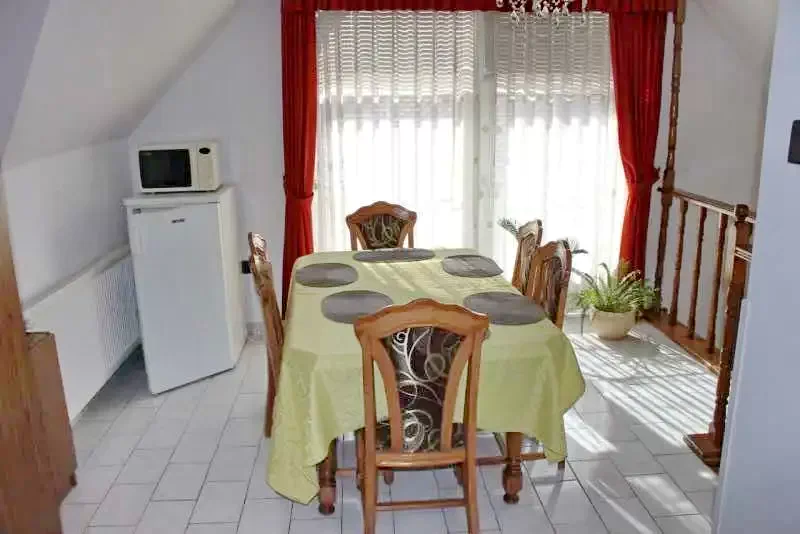 Hajdúszoboszló Szállás | Vendégház (K0845-4) A kép szerzői jogvédelem alatt állhat. Javasolt a kapcsolatfelvétel a jog tulajdonossal. Hajdúszoboszló Szállás | Vendégház (K0845-4) A kép szerzői jogvédelem alatt állhat. Javasolt a kapcsolatfelvétel a jog tulajdonossal.