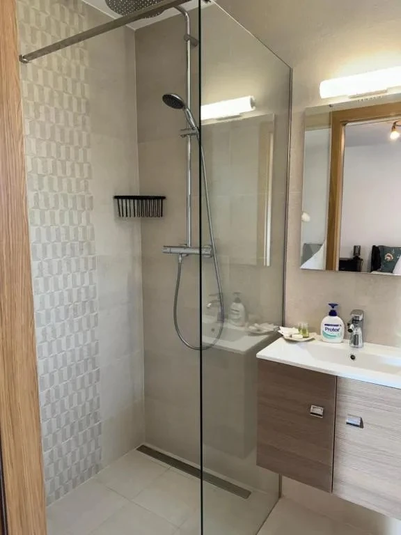  Szállás | Motel (K0077-42) A kép szerzői jogvédelem alatt állhat. Javasolt a kapcsolatfelvétel a jog tulajdonossal.