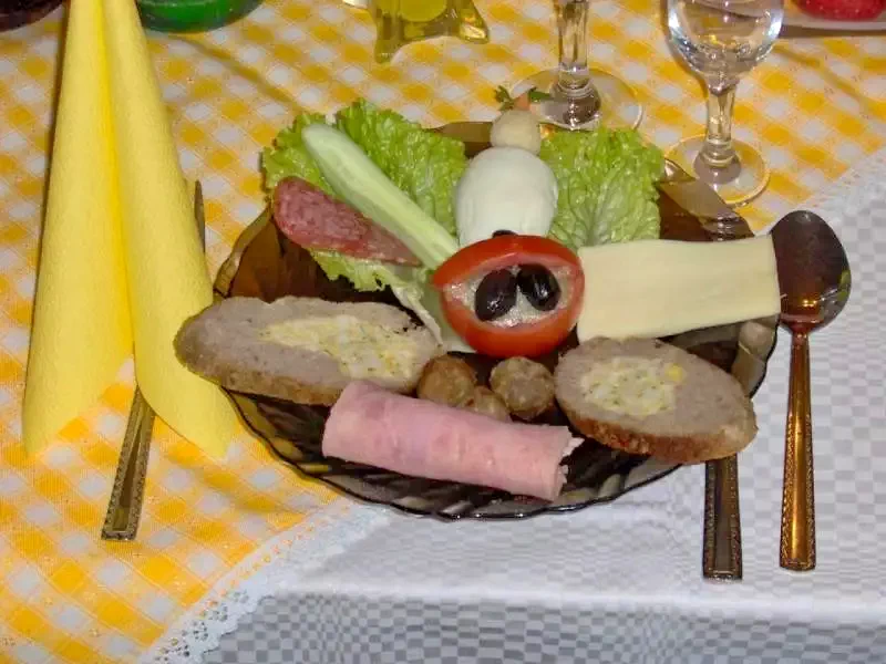 Zetea Cazare | Hotel**** (K0531-13) Imaginea poate fi supusă drepturilor de autor. Se recomandă contactarea titularului drepturilor.