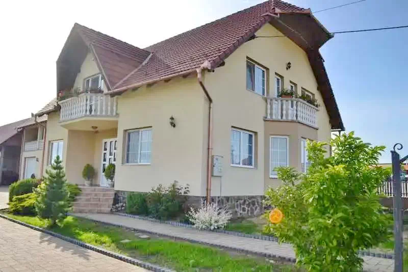 Lupeni Cazare | Motel (K0354-1) Imaginea poate fi supusă drepturilor de autor. Se recomandă contactarea titularului drepturilor.