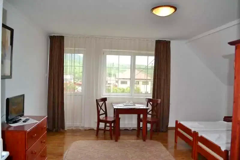 Lupeni Cazare | Motel (K0354-18) Imaginea poate fi supusă drepturilor de autor. Se recomandă contactarea titularului drepturilor.