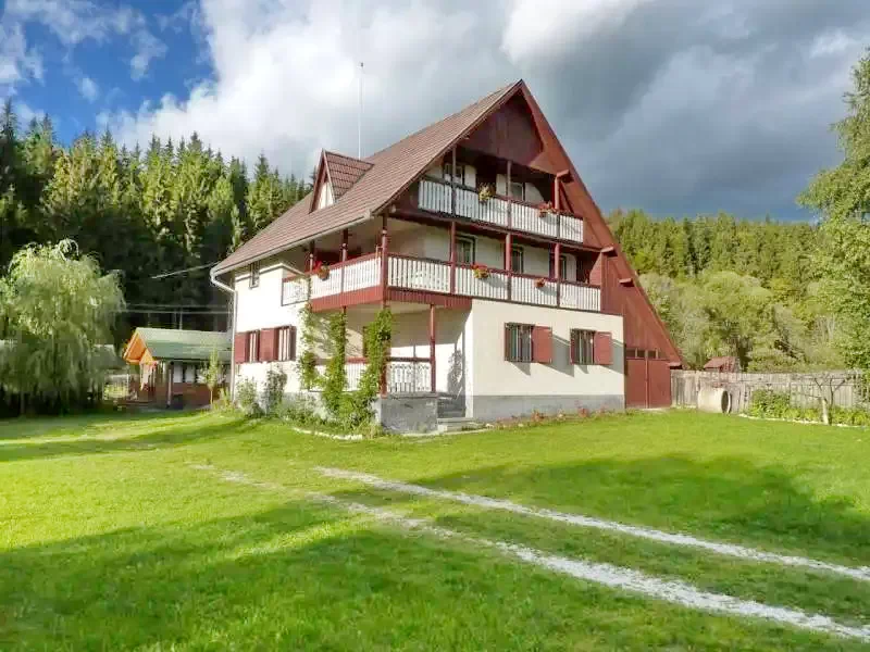 Ivó Szállás | Üdülőfalu (K0401-1) A kép szerzői jogvédelem alatt állhat. Javasolt a kapcsolatfelvétel a jog tulajdonossal.