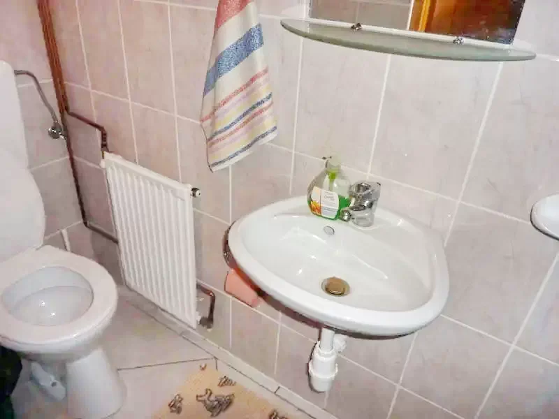 Izvoare Cazare | Sat de vacanță (K0401-22) Imaginea poate fi supusă drepturilor de autor. Se recomandă contactarea titularului drepturilor.