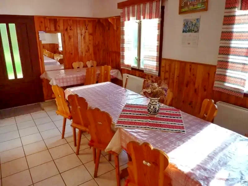 Izvoare Cazare | Sat de vacanță (K0401-26) Imaginea poate fi supusă drepturilor de autor. Se recomandă contactarea titularului drepturilor.