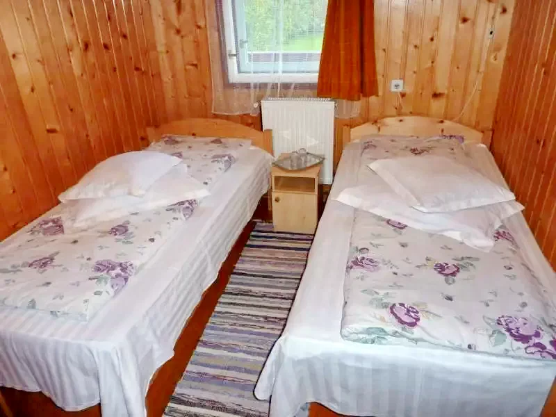 Izvoare Cazare | Sat de vacanță (K0401-37) Imaginea poate fi supusă drepturilor de autor. Se recomandă contactarea titularului drepturilor.