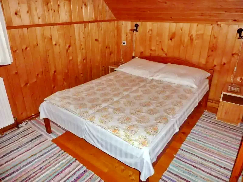 Izvoare Cazare | Sat de vacanță (K0401-42) Imaginea poate fi supusă drepturilor de autor. Se recomandă contactarea titularului drepturilor.