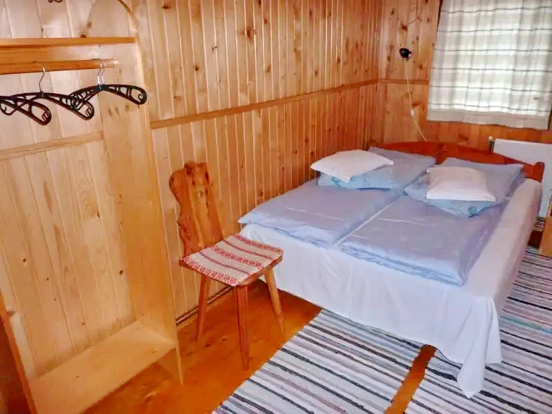 Izvoare Cazare | Sat de vacanță (K0401-45) Imaginea poate fi supusă drepturilor de autor. Se recomandă contactarea titularului drepturilor.