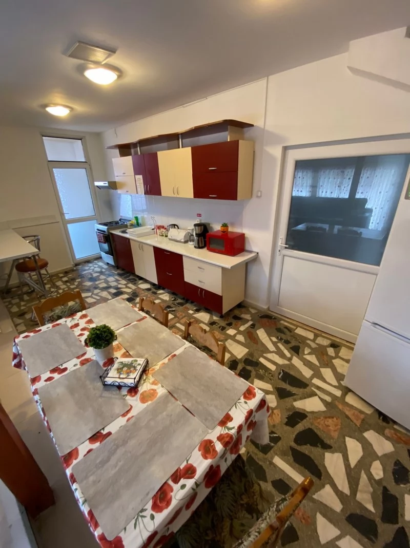 Săcele Cazare | Motel (K0127-8) Imaginea poate fi supusă drepturilor de autor. Se recomandă contactarea titularului drepturilor.