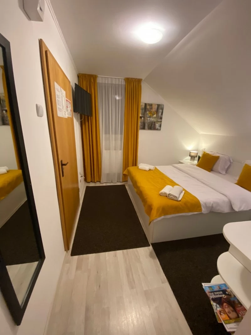 Săcele Cazare | Motel (K0127-20) Imaginea poate fi supusă drepturilor de autor. Se recomandă contactarea titularului drepturilor.