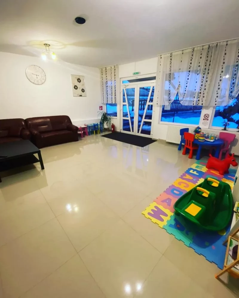 Săcele Cazare | Motel (K0127-24) Imaginea poate fi supusă drepturilor de autor. Se recomandă contactarea titularului drepturilor.