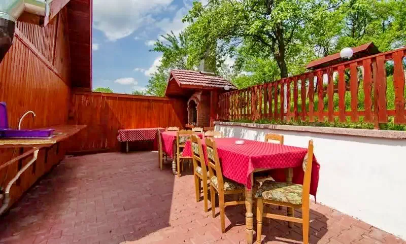 Săcele Cazare | Motel (K0127-26) Imaginea poate fi supusă drepturilor de autor. Se recomandă contactarea titularului drepturilor.