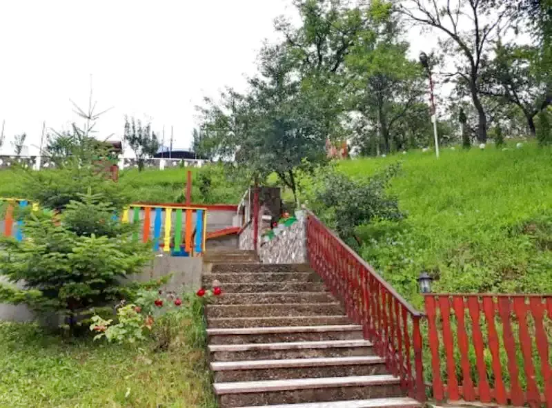 Săcele Cazare | Motel (K0127-30) Imaginea poate fi supusă drepturilor de autor. Se recomandă contactarea titularului drepturilor.