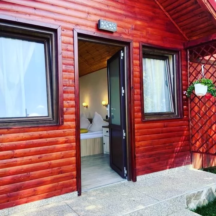 Săcele Cazare | Motel (K0127-33) Imaginea poate fi supusă drepturilor de autor. Se recomandă contactarea titularului drepturilor.