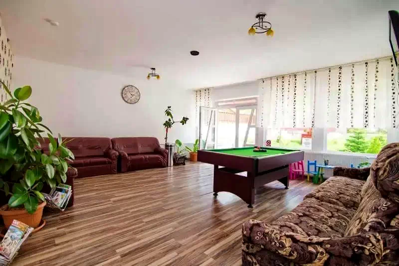 Săcele Cazare | Motel (K0127-36) Imaginea poate fi supusă drepturilor de autor. Se recomandă contactarea titularului drepturilor.