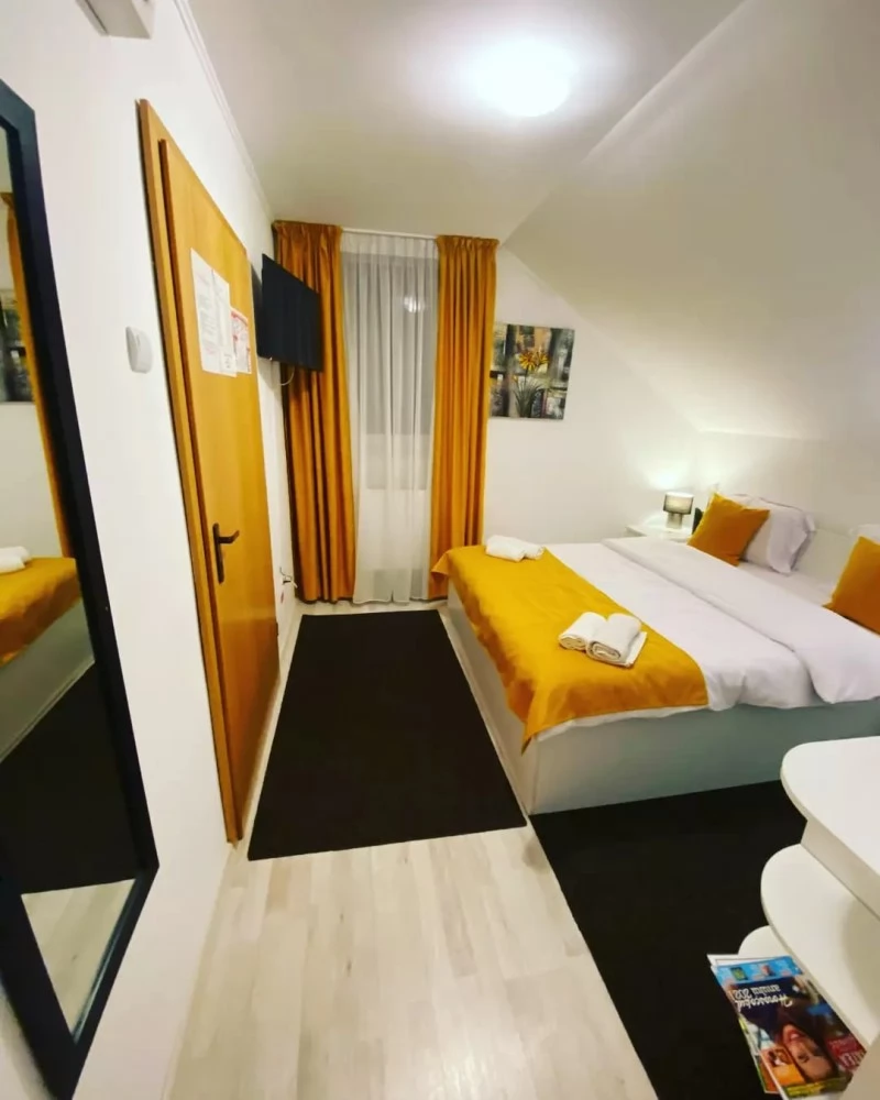 Săcele Cazare | Motel (K0127-37) Imaginea poate fi supusă drepturilor de autor. Se recomandă contactarea titularului drepturilor.