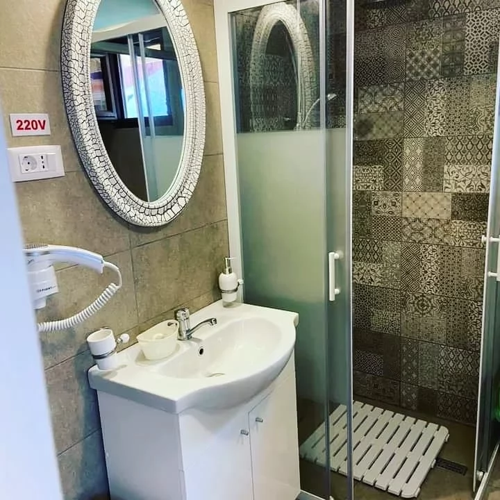 Săcele Cazare | Motel (K0127-38) Imaginea poate fi supusă drepturilor de autor. Se recomandă contactarea titularului drepturilor.