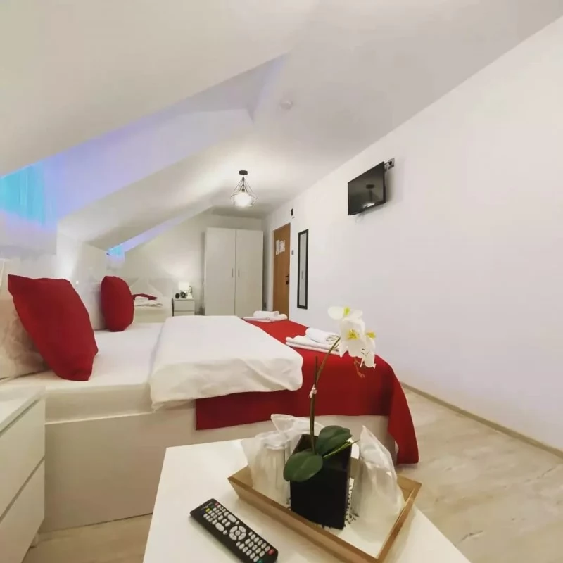 Săcele Cazare | Motel (K0127-51) Imaginea poate fi supusă drepturilor de autor. Se recomandă contactarea titularului drepturilor.