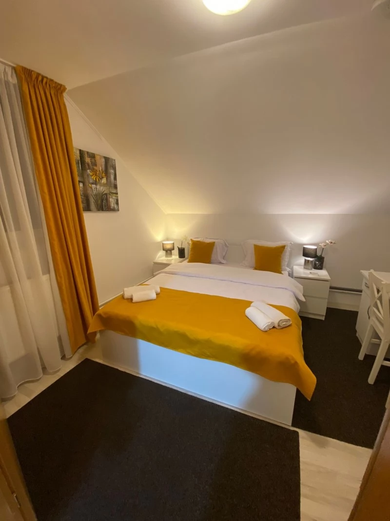 Săcele Cazare | Motel (K0127-53) Imaginea poate fi supusă drepturilor de autor. Se recomandă contactarea titularului drepturilor.