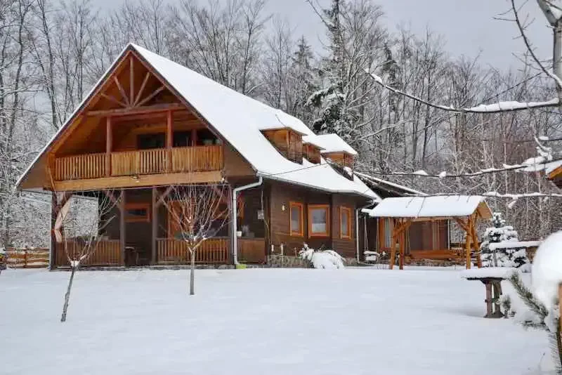 Izvoare Cazare | Sat de vacanță (K0388-25) Imaginea poate fi supusă drepturilor de autor. Se recomandă contactarea titularului drepturilor.