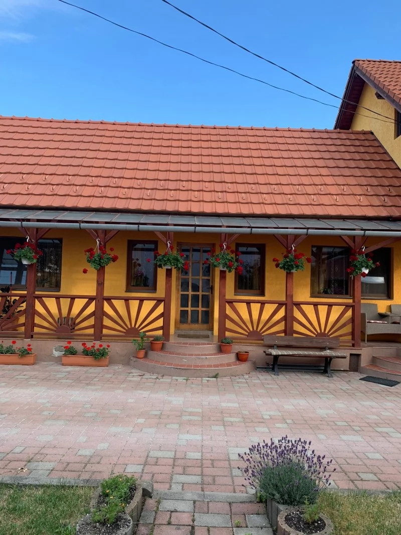 Săcele Cazare | Motel (K0263-5) Imaginea poate fi supusă drepturilor de autor. Se recomandă contactarea titularului drepturilor.