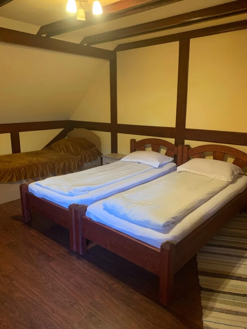 Săcele Cazare | Motel (K0263-11) Imaginea poate fi supusă drepturilor de autor. Se recomandă contactarea titularului drepturilor.