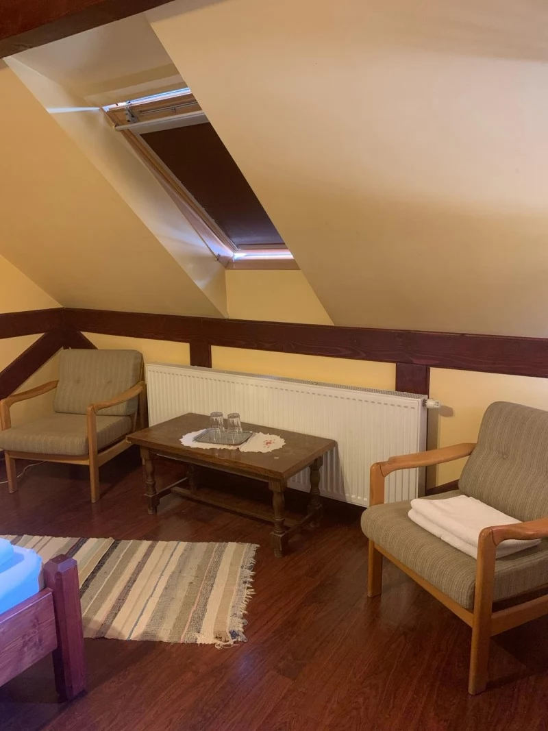 Săcele Cazare | Motel (K0263-23) Imaginea poate fi supusă drepturilor de autor. Se recomandă contactarea titularului drepturilor.