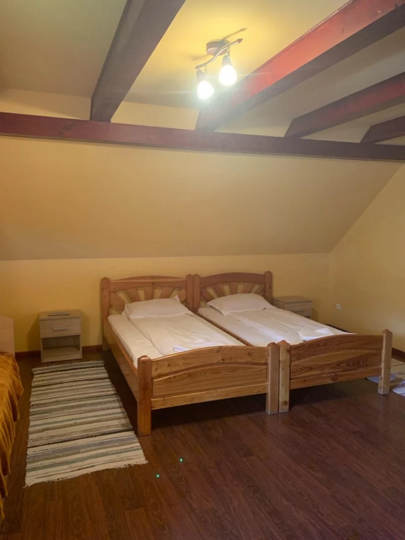 Săcele Cazare | Motel (K0263-24) Imaginea poate fi supusă drepturilor de autor. Se recomandă contactarea titularului drepturilor.