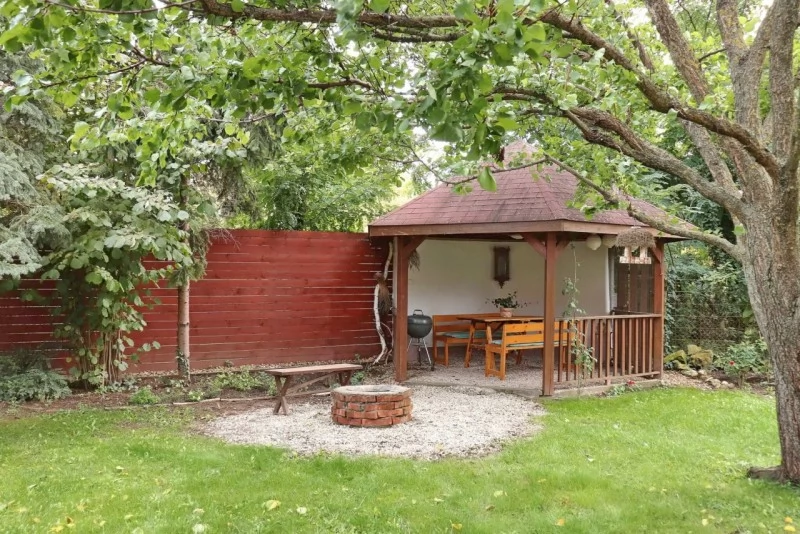 Jula Cazare | Casă de apartamente (K0936-2) Imaginea poate fi supusă drepturilor de autor. Se recomandă contactarea titularului drepturilor.