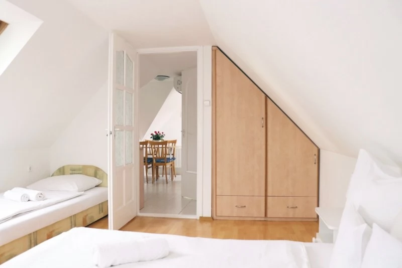 Jula Cazare | Casă de apartamente (K0936-21) Imaginea poate fi supusă drepturilor de autor. Se recomandă contactarea titularului drepturilor.