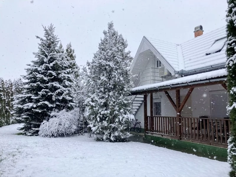 Jula Cazare | Bungalow (K0936-30) Imaginea poate fi supusă drepturilor de autor. Se recomandă contactarea titularului drepturilor.