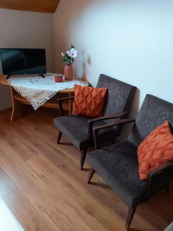 Jula Cazare | Cabană (K0011-6) Imaginea poate fi supusă drepturilor de autor. Se recomandă contactarea titularului drepturilor.