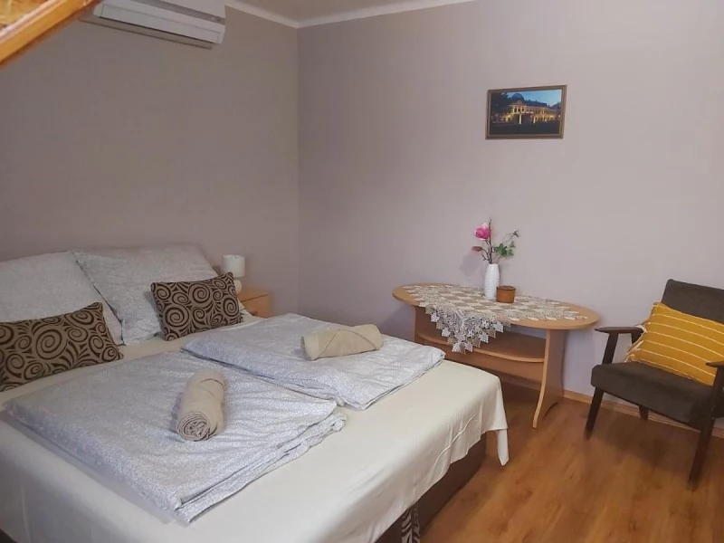 Jula Cazare | Sat de vacanță (K0011-7) Imaginea poate fi supusă drepturilor de autor. Se recomandă contactarea titularului drepturilor.