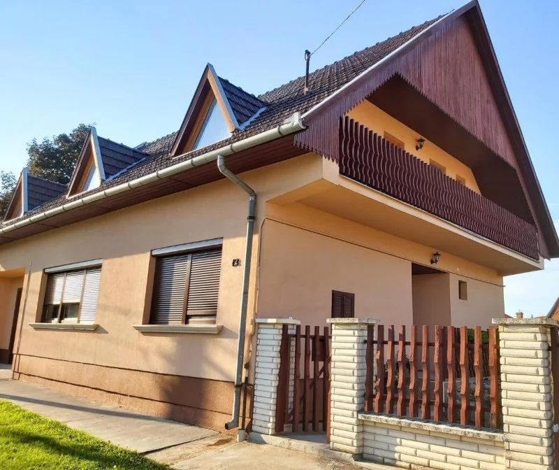 Jula Cazare | Cabană (K0011-14) Imaginea poate fi supusă drepturilor de autor. Se recomandă contactarea titularului drepturilor.