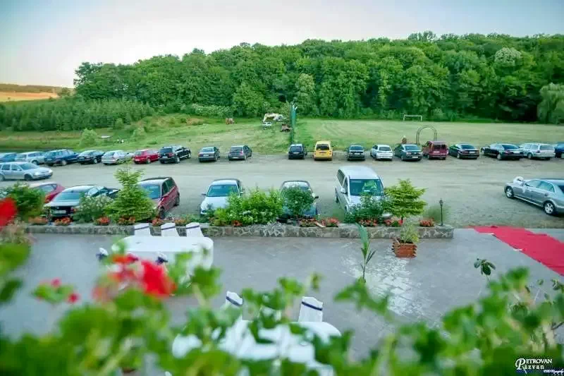 Șimleu Silvaniei Cazare | Motel (K1344-5) Imaginea poate fi supusă drepturilor de autor. Se recomandă contactarea titularului drepturilor.