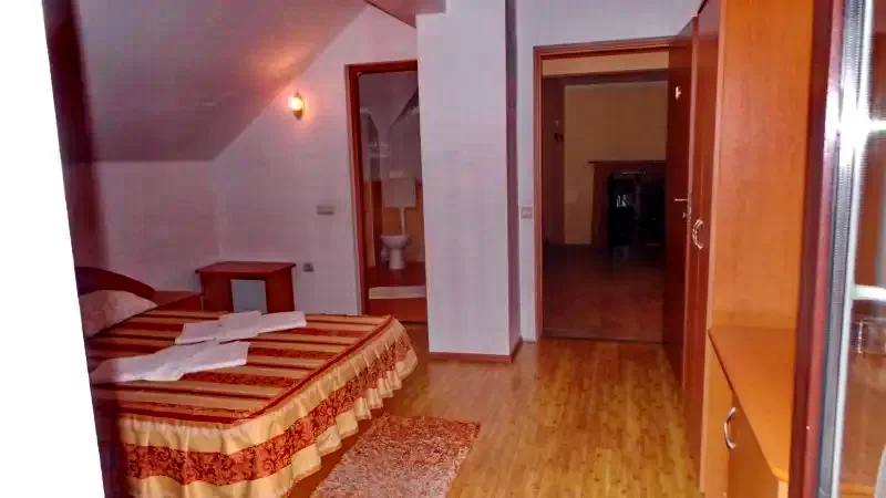 Băile Felix Cazare | Motel (K0803-5) Imaginea poate fi supusă drepturilor de autor. Se recomandă contactarea titularului drepturilor.