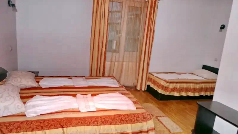 Băile Felix Cazare | Motel (K0803-9) Imaginea poate fi supusă drepturilor de autor. Se recomandă contactarea titularului drepturilor.