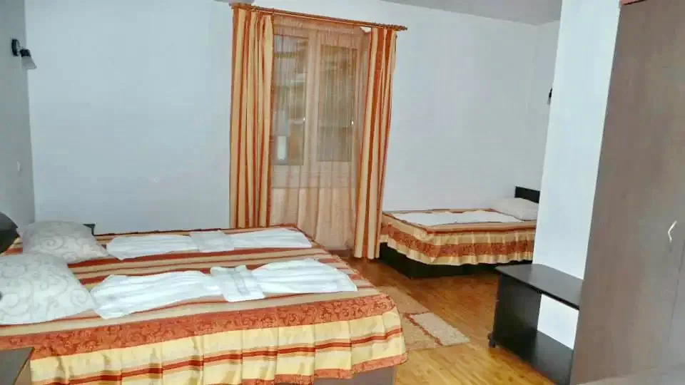 Băile Felix Cazare | Pensiune (K0803-20) Imaginea poate fi supusă drepturilor de autor. Se recomandă contactarea titularului drepturilor.