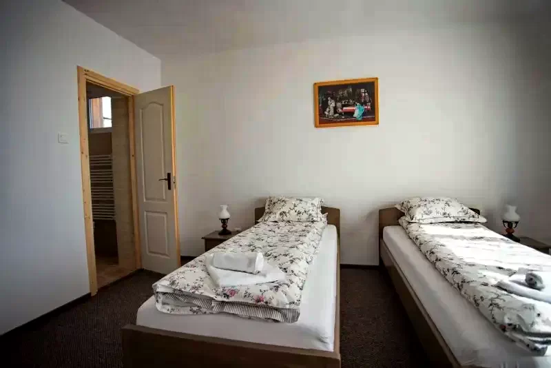 Hargitafürdő Szállás | Motel (K0767-16) A kép szerzői jogvédelem alatt állhat. Javasolt a kapcsolatfelvétel a jog tulajdonossal.