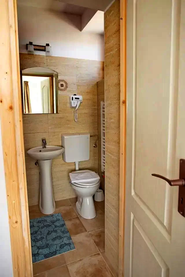 Harghita-Băi Cazare | Motel (K0767-18) Imaginea poate fi supusă drepturilor de autor. Se recomandă contactarea titularului drepturilor.