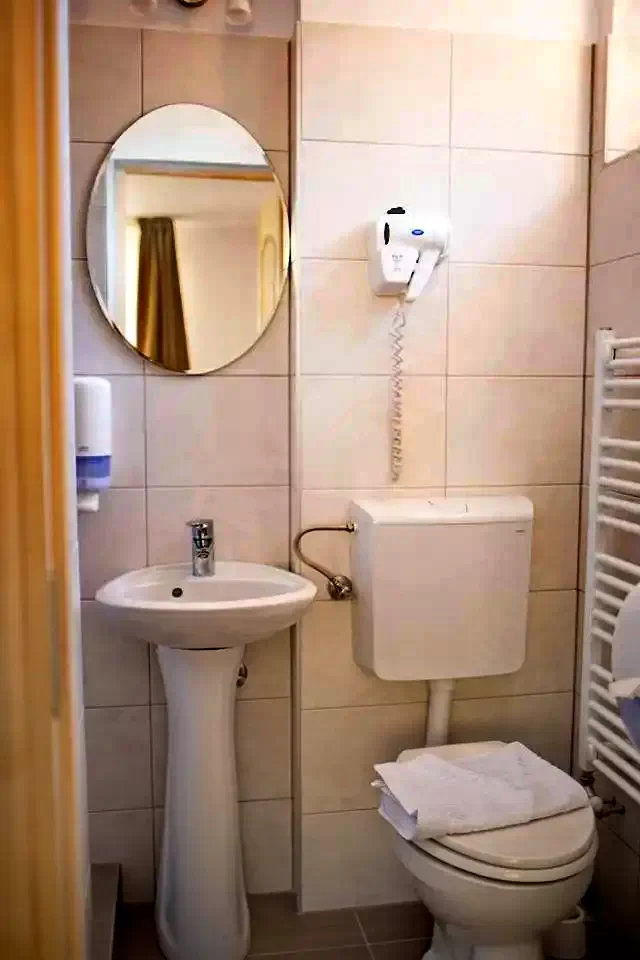 Harghita-Băi Cazare | Motel (K0767-20) Imaginea poate fi supusă drepturilor de autor. Se recomandă contactarea titularului drepturilor.