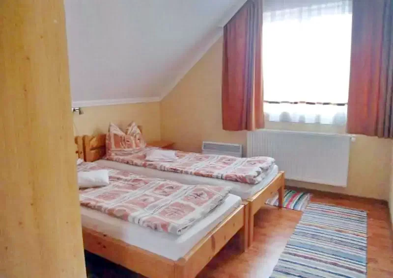 Bisericani Cazare | Cabană (K1359-26) Imaginea poate fi supusă drepturilor de autor. Se recomandă contactarea titularului drepturilor.