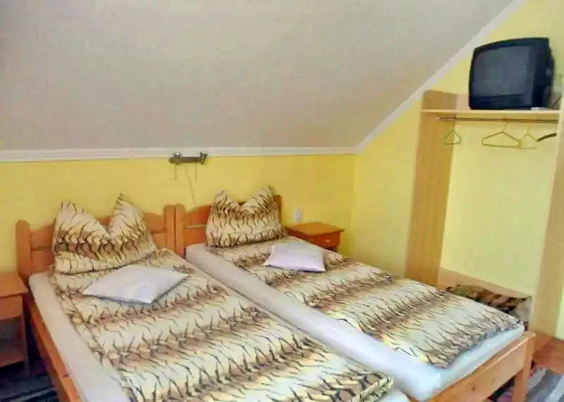 Bisericani Cazare | Cabană (K1359-28) Imaginea poate fi supusă drepturilor de autor. Se recomandă contactarea titularului drepturilor.