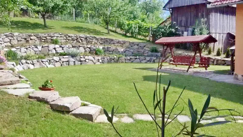 Bisericani Cazare | Cabană (K1359-32) Imaginea poate fi supusă drepturilor de autor. Se recomandă contactarea titularului drepturilor.