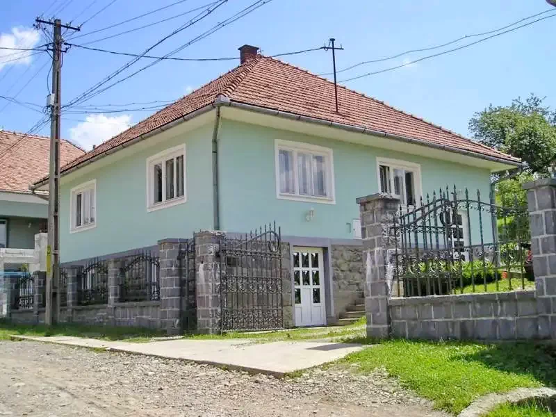 Bisericani Cazare | Cabană (K1359-33) Imaginea poate fi supusă drepturilor de autor. Se recomandă contactarea titularului drepturilor.