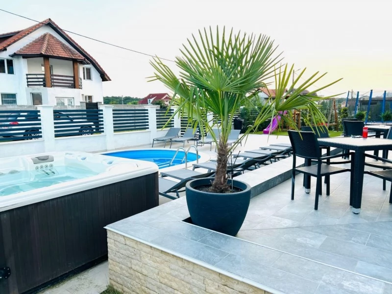 Băile Felix Cazare | Motel (K1417-1) Imaginea poate fi supusă drepturilor de autor. Se recomandă contactarea titularului drepturilor.