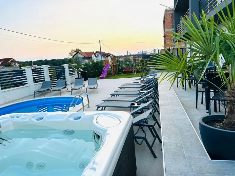 Băile Felix Cazare | Motel (K1417-27) Imaginea poate fi supusă drepturilor de autor. Se recomandă contactarea titularului drepturilor.